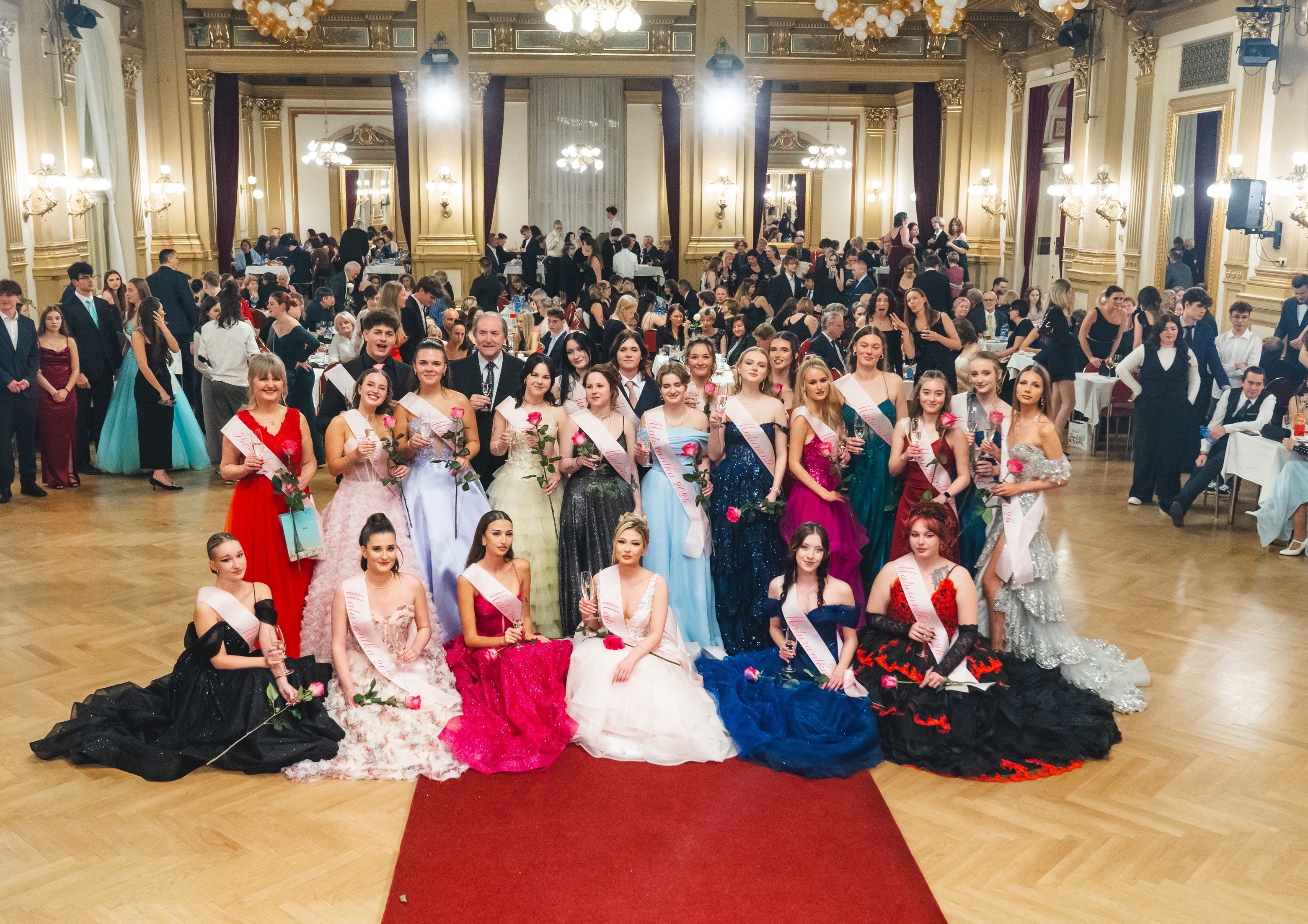 Maturitn&iacute; ples.